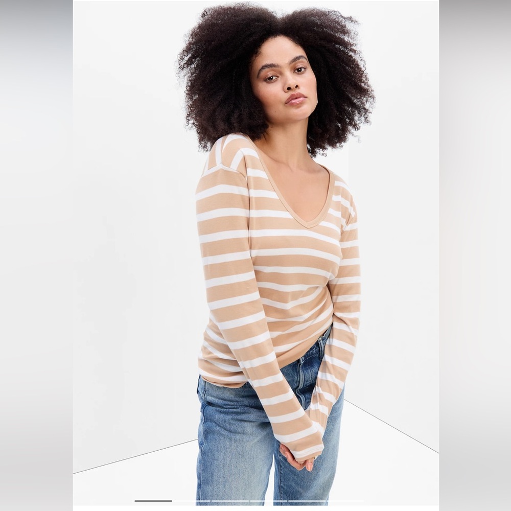 GAP Favorite Stripe V-Neck NWT